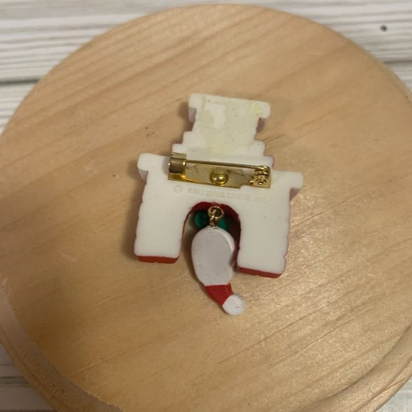 Vintage Hallmark Christmas Santa Peek A Boo Fireplace Brooch - Picture 2 of 6